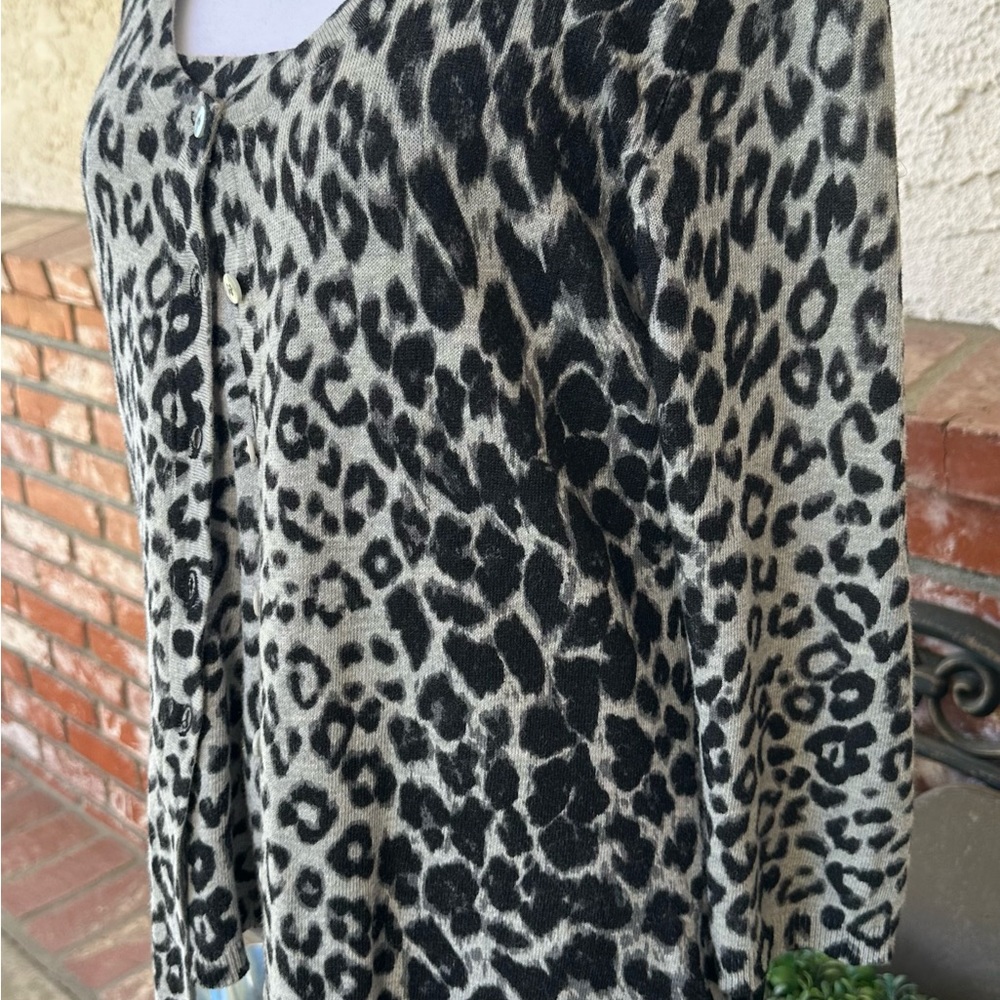 New York & Company Cardigan & Tank Sweater Set; Black & Gray Leopard; Sz Medium - Picture 5 of 16